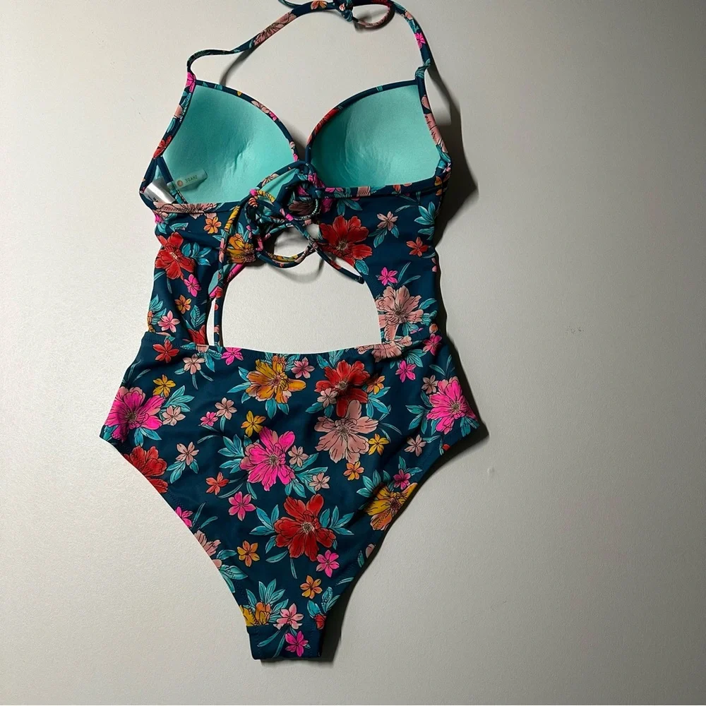 Shade Shore size‎ 38B one piece swimsuit.cut out middle tie, neck lace up back